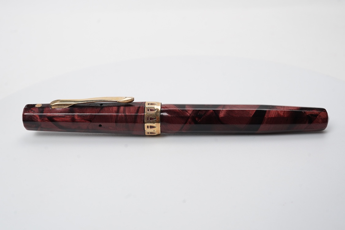 A Wahl Eversharp Doric fountain pen in unusual colour with 14ct. gold nib